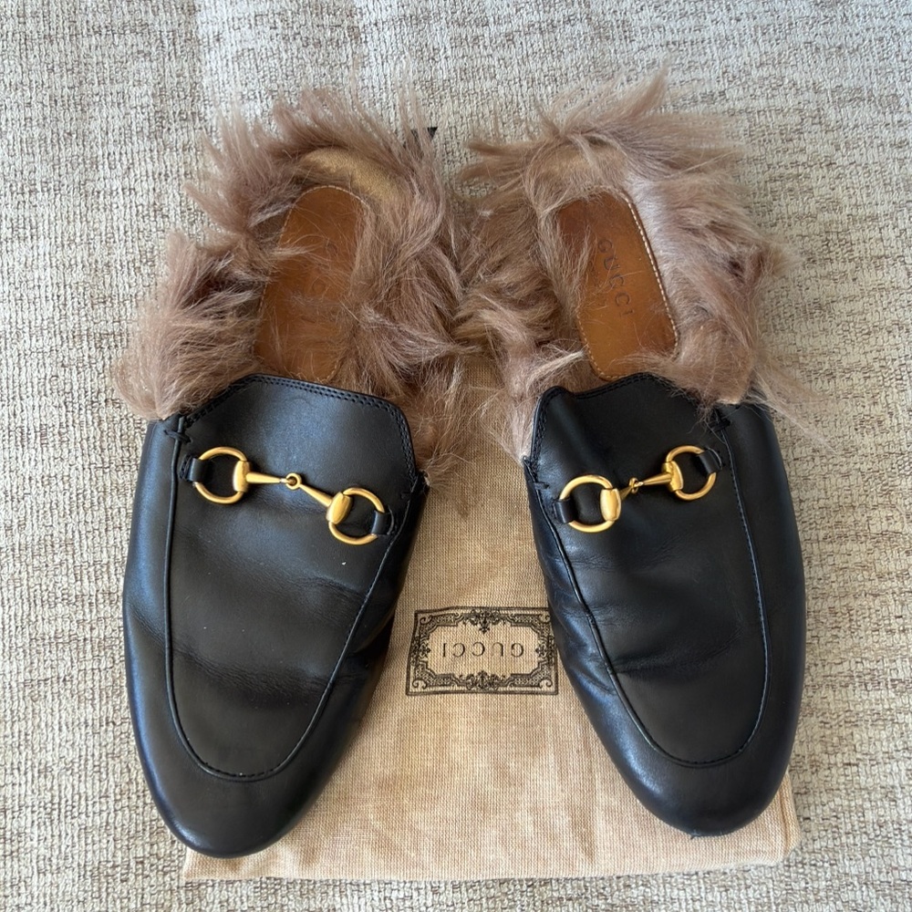 Gucci Black Leather Loafers with Brown Fur and Gold Detail